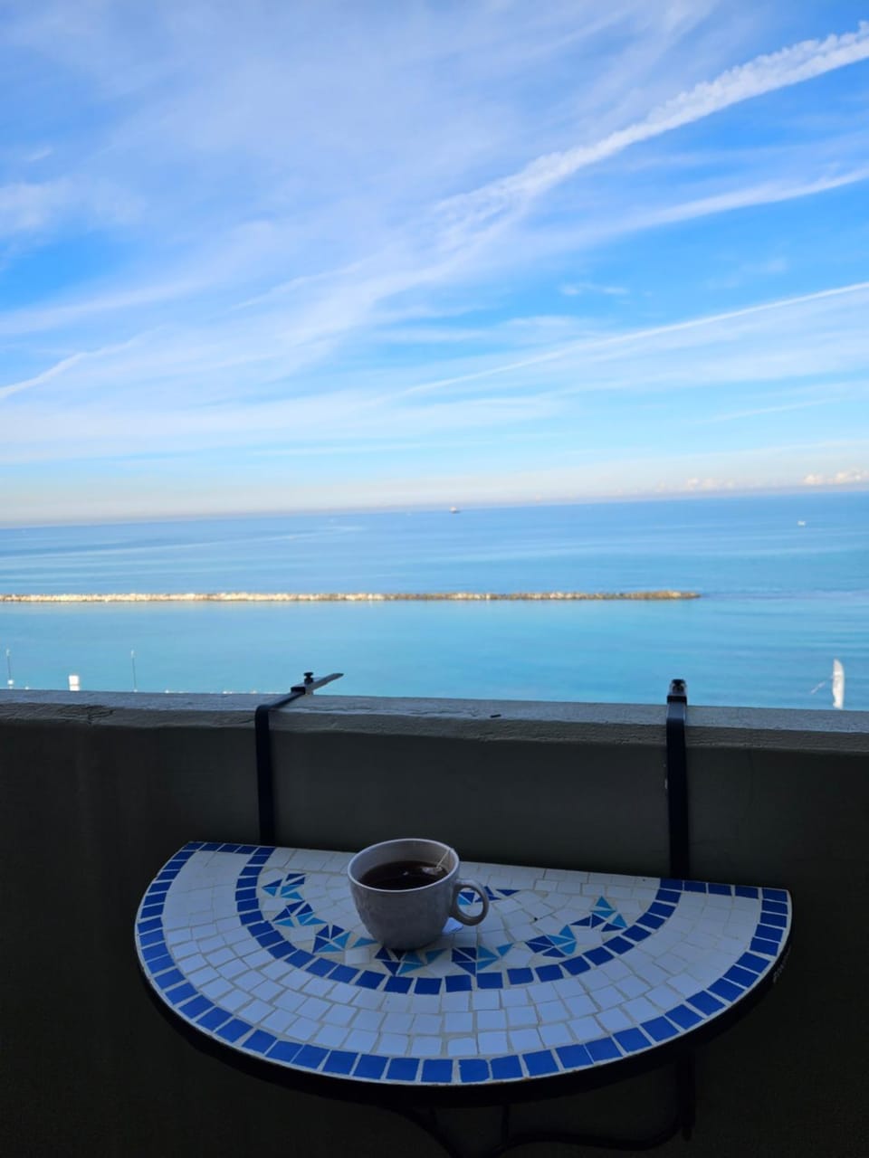 Natural landscape, Coffee/tea facilities, View (from property/room), Balcony/Terrace, Dining area, Sea view