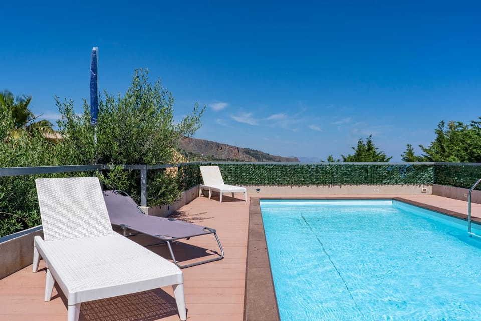 Day, Natural landscape, Mountain view, Pool view, Swimming pool, sunbed