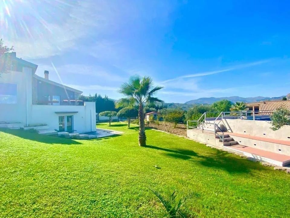 Property building, Garden, Garden view, Pool view, Swimming pool