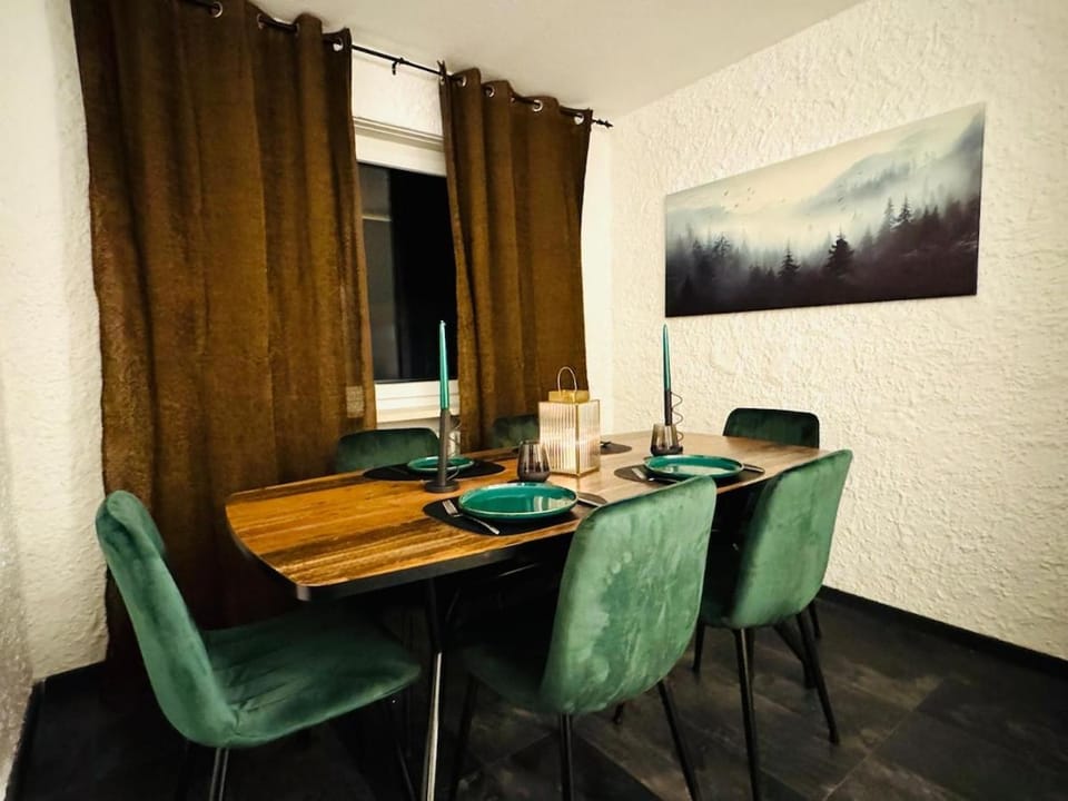 Seating area, Dining area