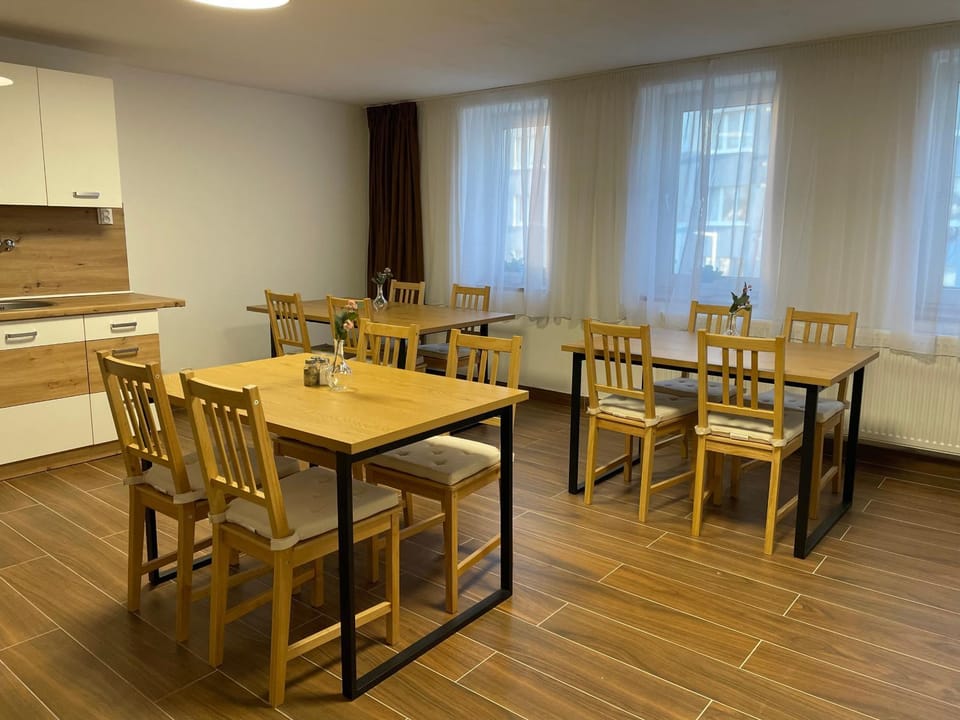 Kitchen or kitchenette, Kitchen or kitchenette, Seating area, Dining area, internet