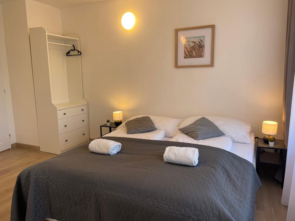 Bed, Photo of the whole room, Bedroom, internet, internet, towels, wardrobe