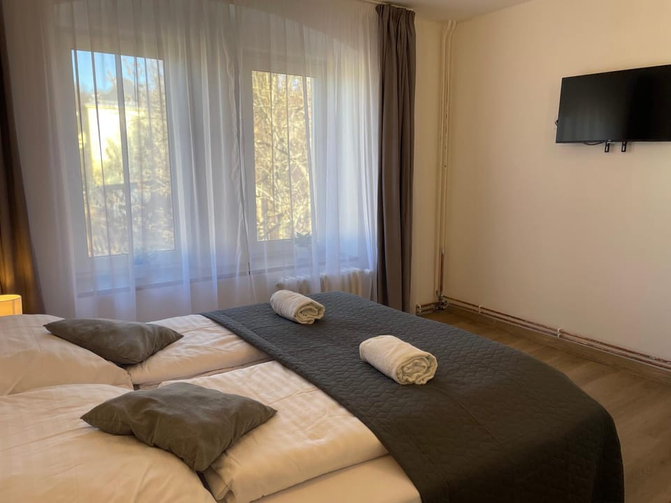 Bed, TV and multimedia, Photo of the whole room, Bedroom, internet, internet, towels