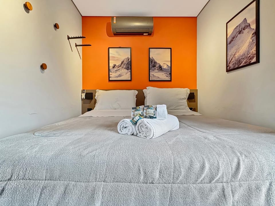 Bed, Photo of the whole room, Bedroom, towels, air conditioner