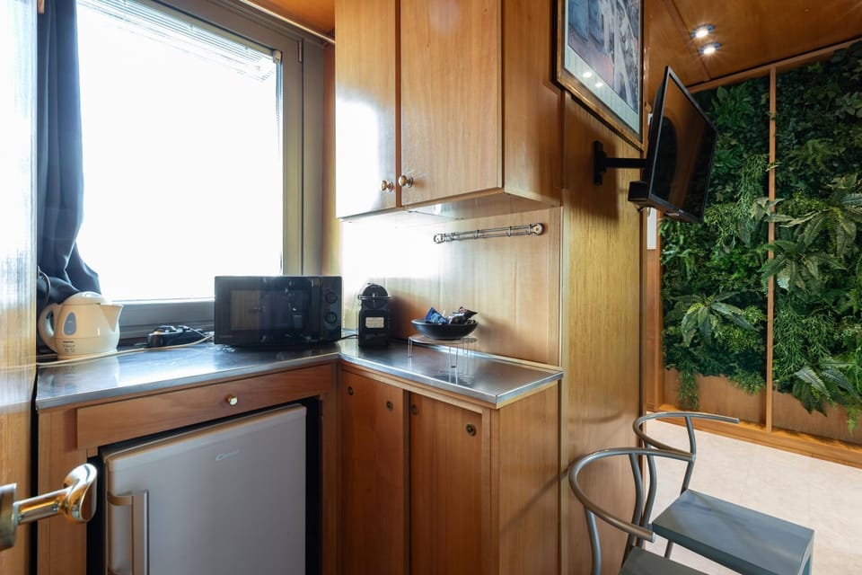 TV and multimedia, oven, pet friendly, stove