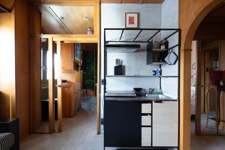 Kitchen or kitchenette, Dining area, minibar, pet friendly, stove