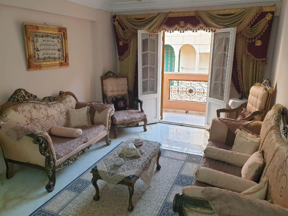Living room, Seating area