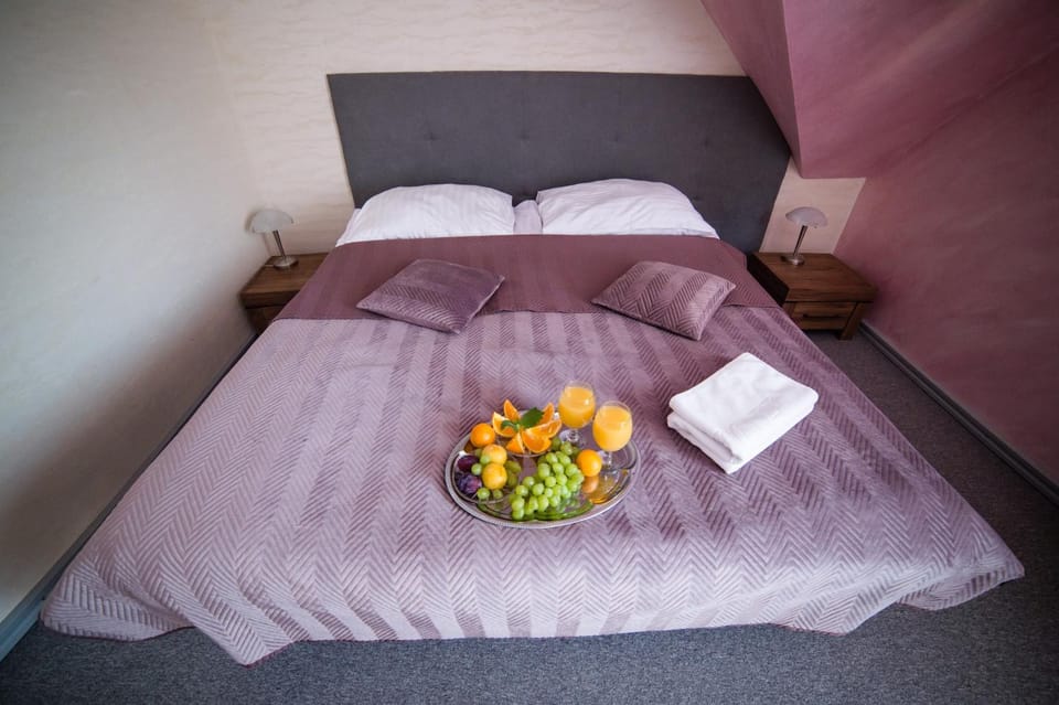Bed, Photo of the whole room, towels