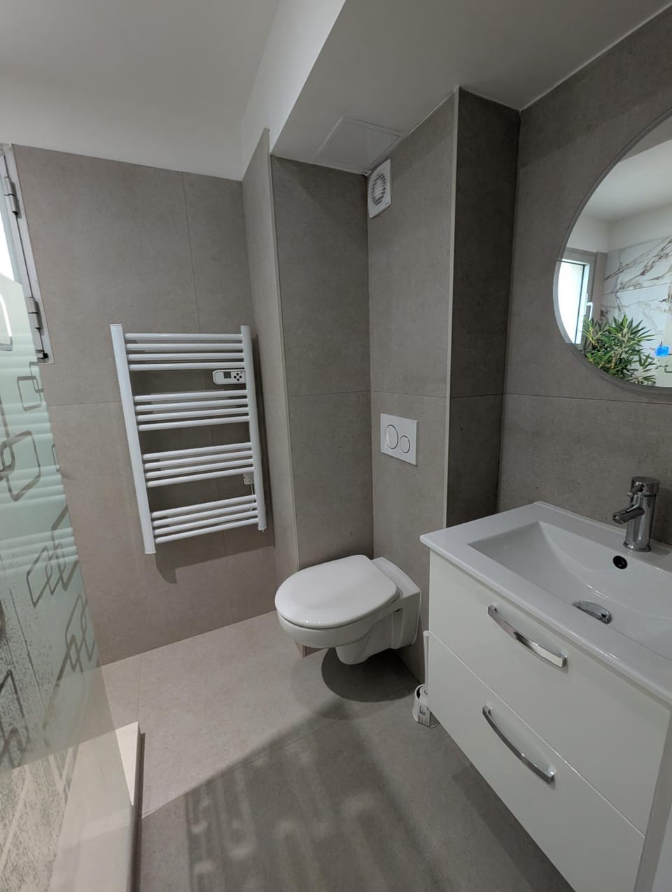 Shower, Toilet