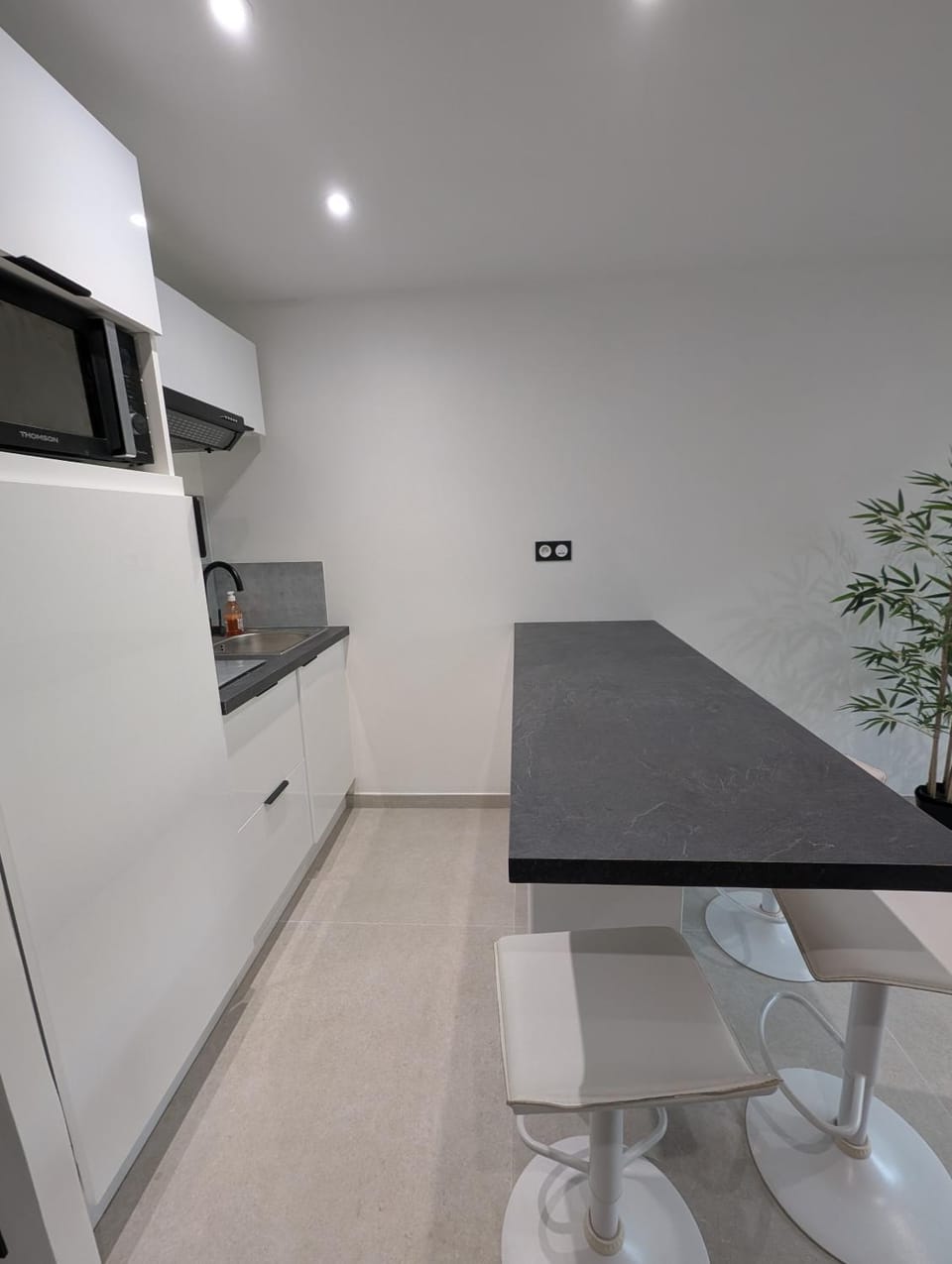 Kitchen or kitchenette, Dining area
