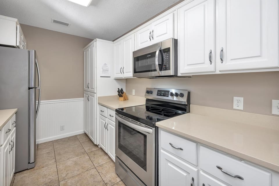 423 Arnold-Sea Turtle Compound House in Saint Simons Island