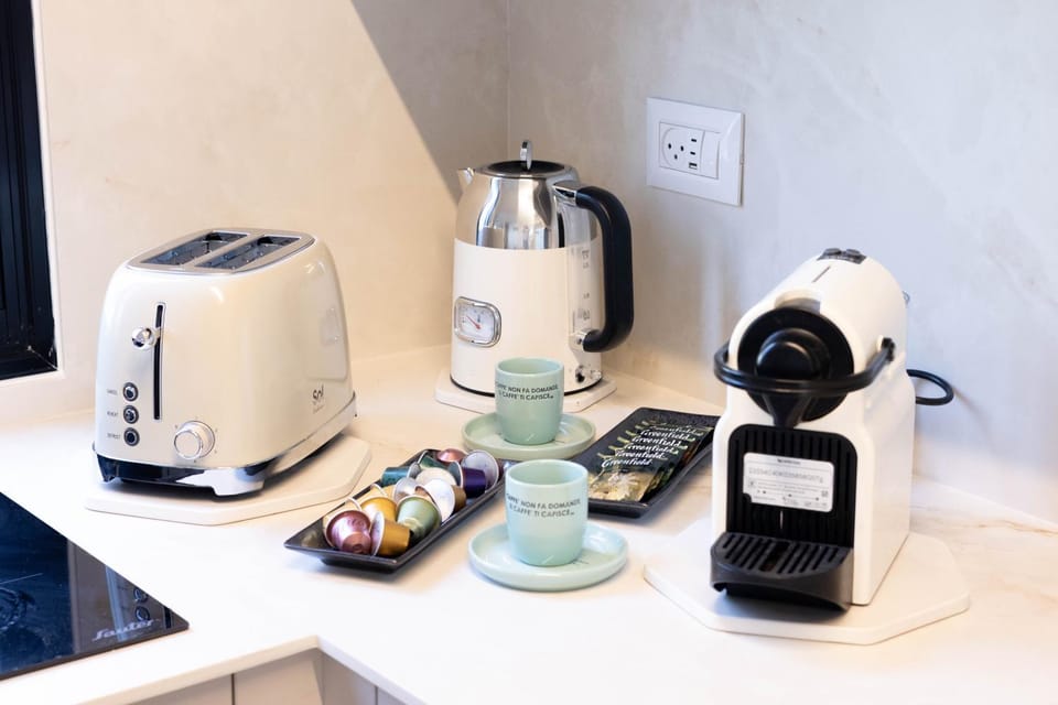Coffee/tea facilities, toaster, kitchen