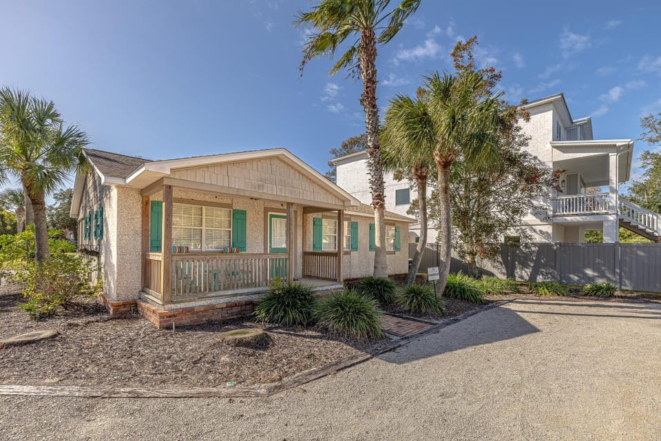 The Compound-416, 423, 421 House in Saint Simons Island
