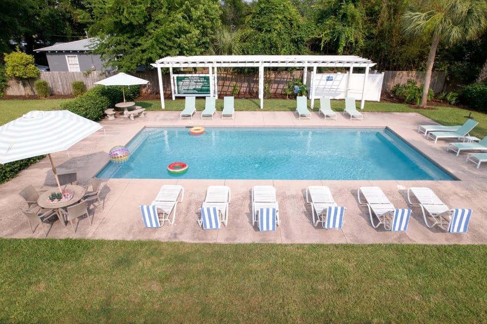 The Compound-416, 423, 421 House in Saint Simons Island