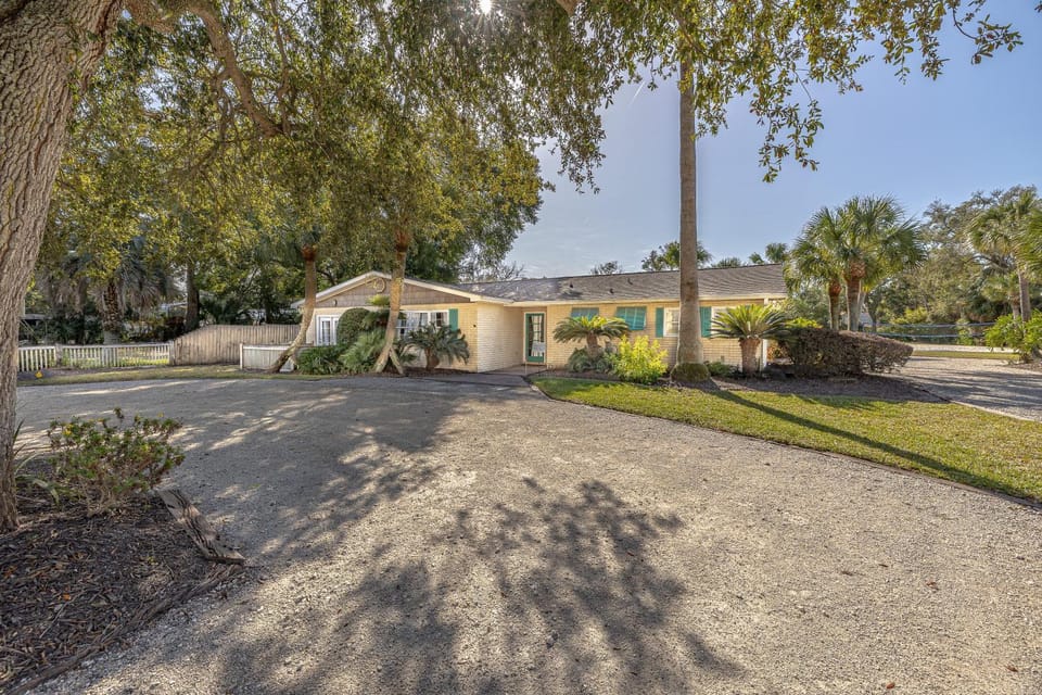 The Compound-416, 423, 421 House in Saint Simons Island