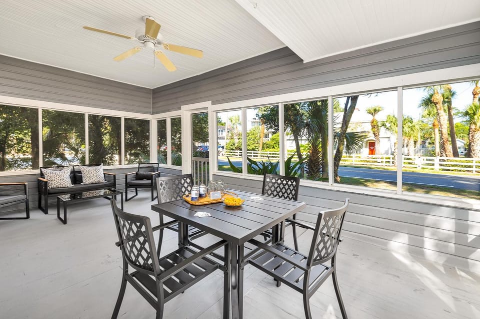 1112 Ocean Blvd House in Saint Simons Island
