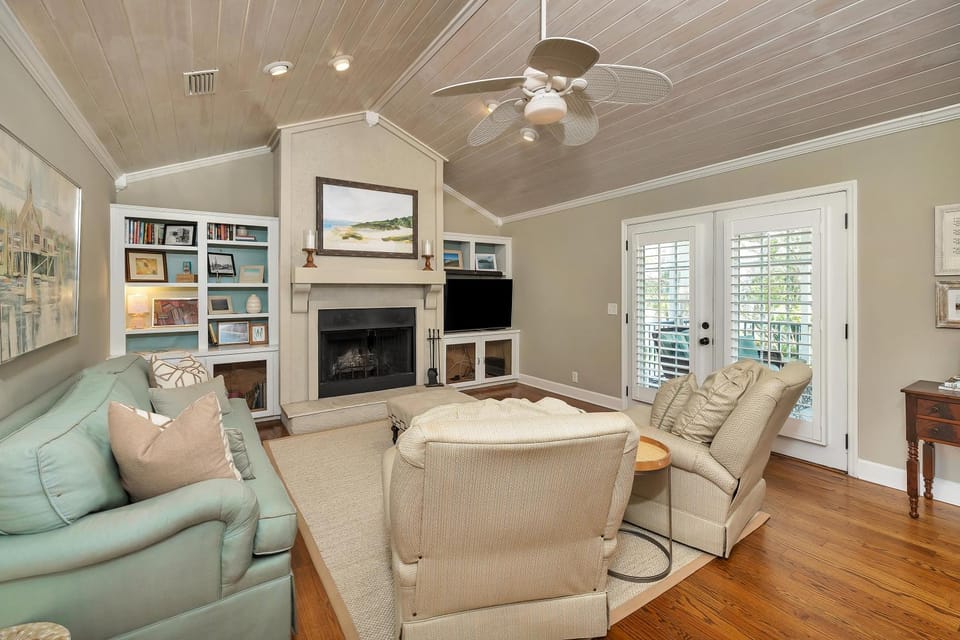 109 Thompson Cove House in Saint Simons Island
