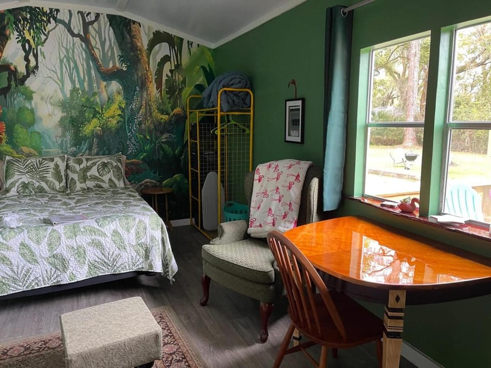 Bed, Seating area, Bedroom