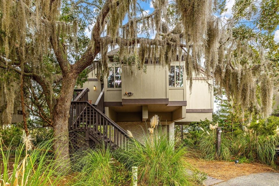490 Cedar Walk House in Saint Simons Island