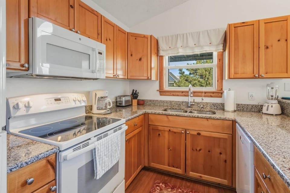 5179 - KDH Cozy Cottage - Oceanside w/ Pets House in Kill Devil Hills