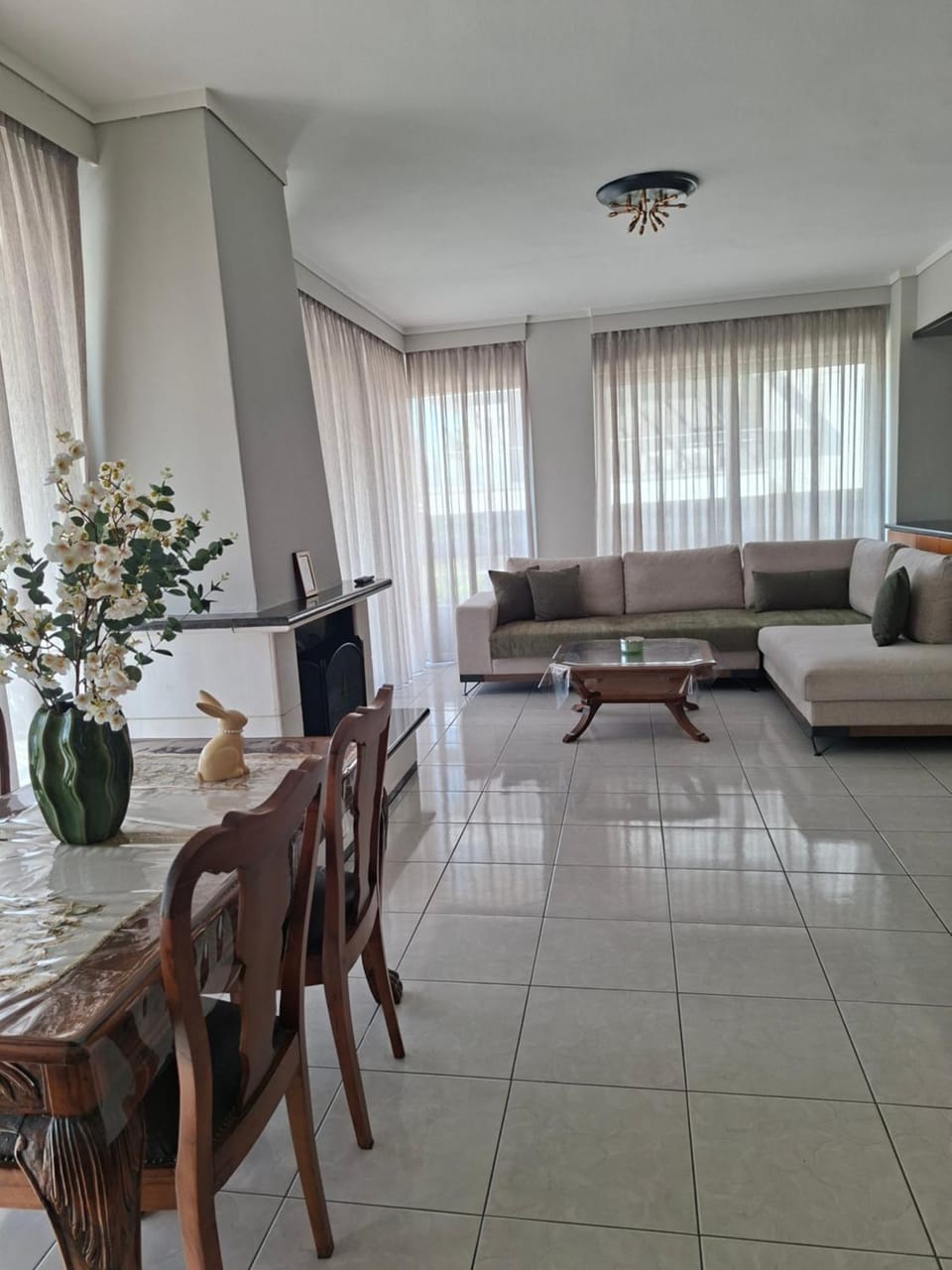 TV and multimedia, Living room, Seating area, Dining area