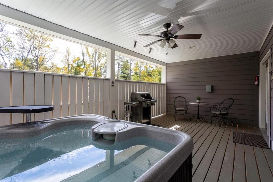 The Romantic Hickory Cottage House in Bent Creek