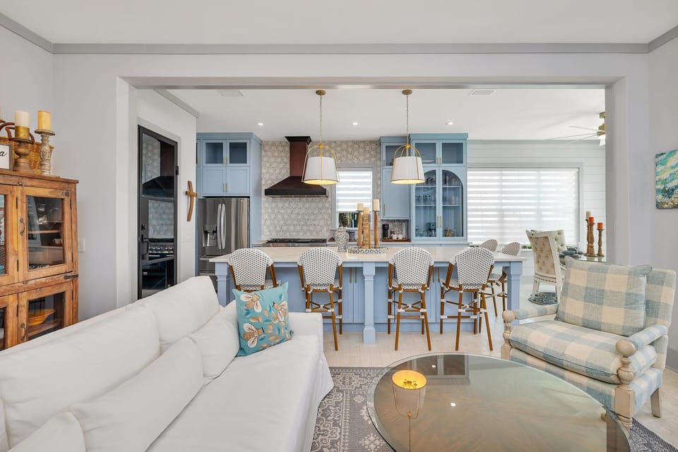 Beautiful Family Home with Swimming Pool House in Saint Simons Island