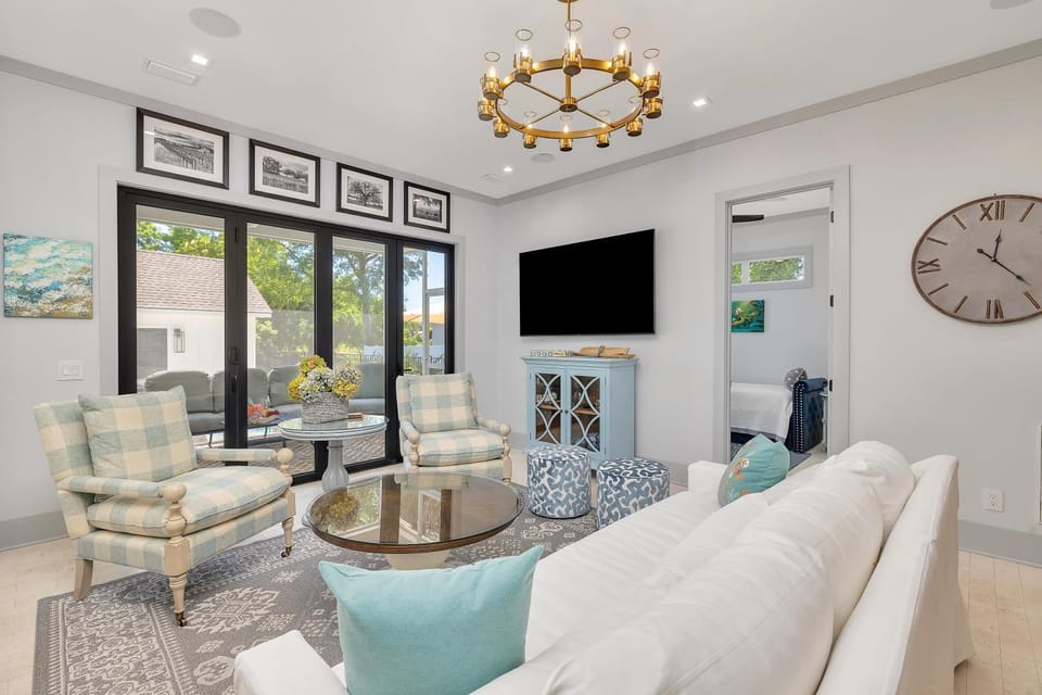 Beautiful Family Home with Swimming Pool House in Saint Simons Island