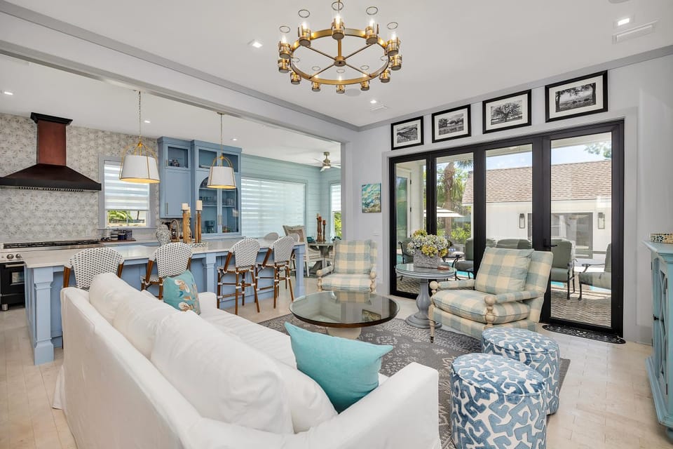 Beautiful Family Home with Swimming Pool House in Saint Simons Island