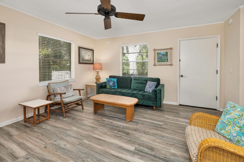 1055 College House in Saint Simons Island