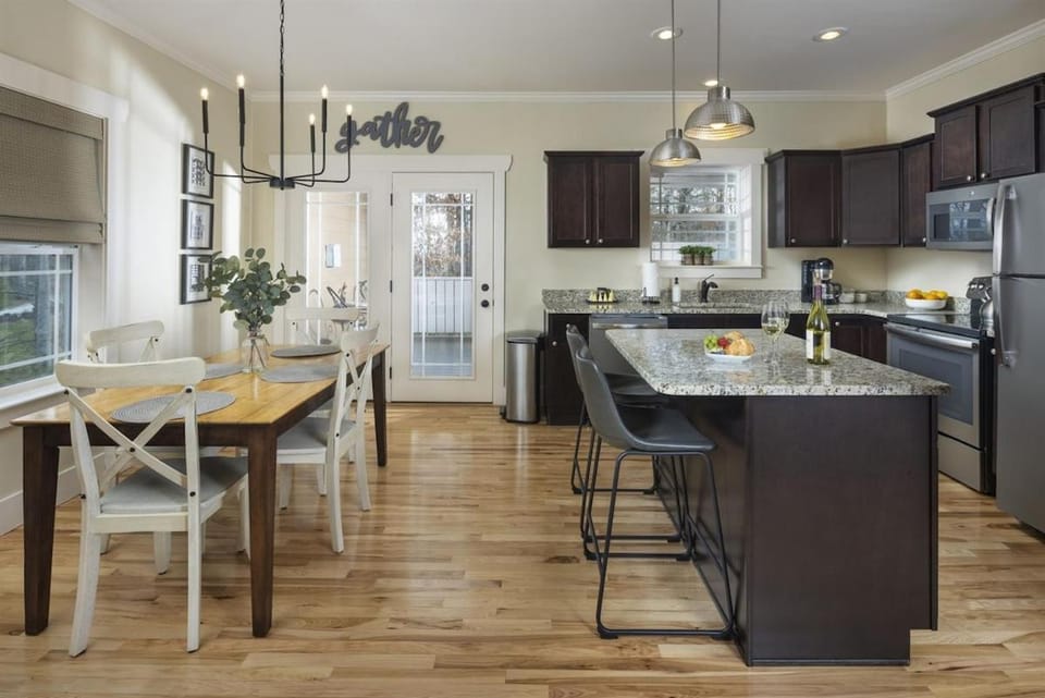 Walnut Cottage Romantic Hot Tub Getaway House in Bent Creek