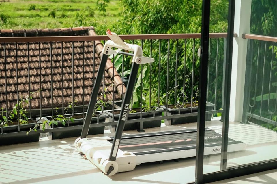 Canggu villa quite cozy with rooftop and studio Villa in North Kuta