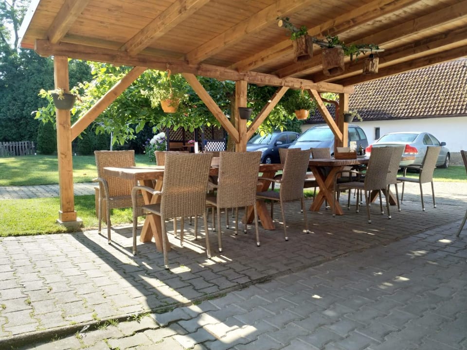 Property building, Restaurant/places to eat, BBQ facilities, Garden, Balcony/Terrace, Lobby or reception, Lounge or bar, Other, Garden view, Breakfast, Dinner, Drinks, Alcoholic drinks, Non alcoholic drinks