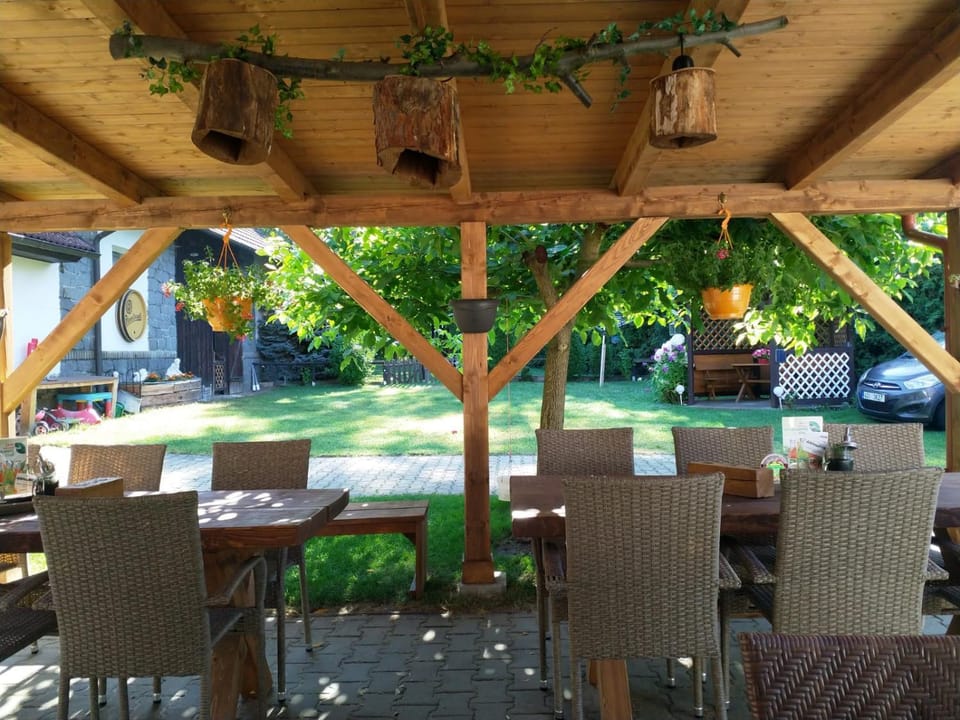 Property building, Restaurant/places to eat, BBQ facilities, Garden, Balcony/Terrace, Lounge or bar, Other, Decorative detail, Garden view