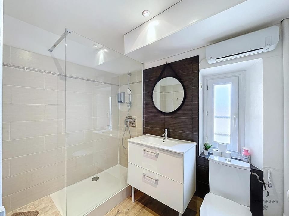 Le Week 5 min Palais 3 bedrooms WIFI Apartment in Cannes