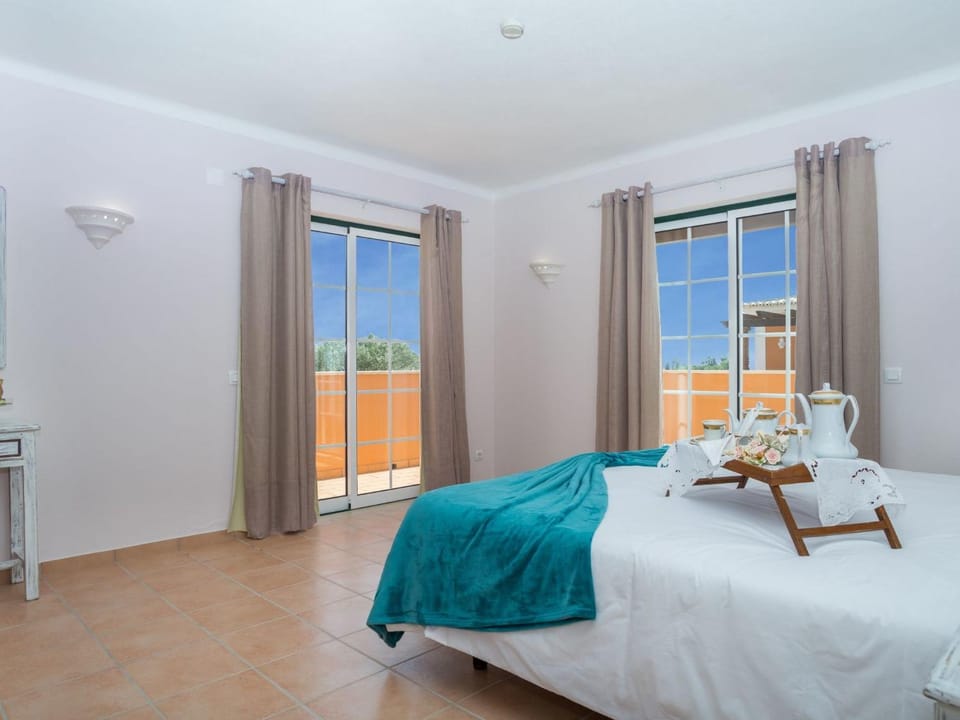 Holiday Home Schönes Haus in Carvoeiro mit privatem Parkplatz by Interhome House in Carvoeiro