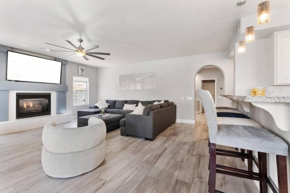 Luxurious All In 1HtdPoolHotTubArcadeGamesMore House in Scottsdale