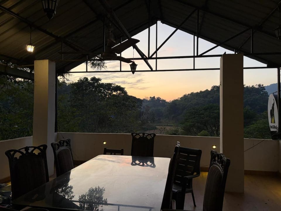 Amchang Farmhouse House in India