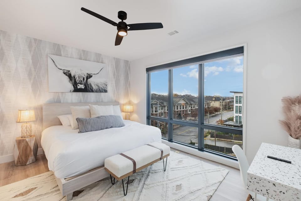 Modern West End Condo for 6 Shared Pool & Gym House in Nashville