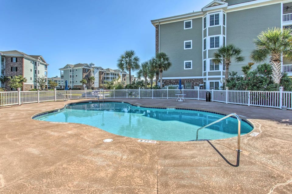 Screened Patio w/ Pond Views! Myrtle Beach Condo House in Myrtle Beach