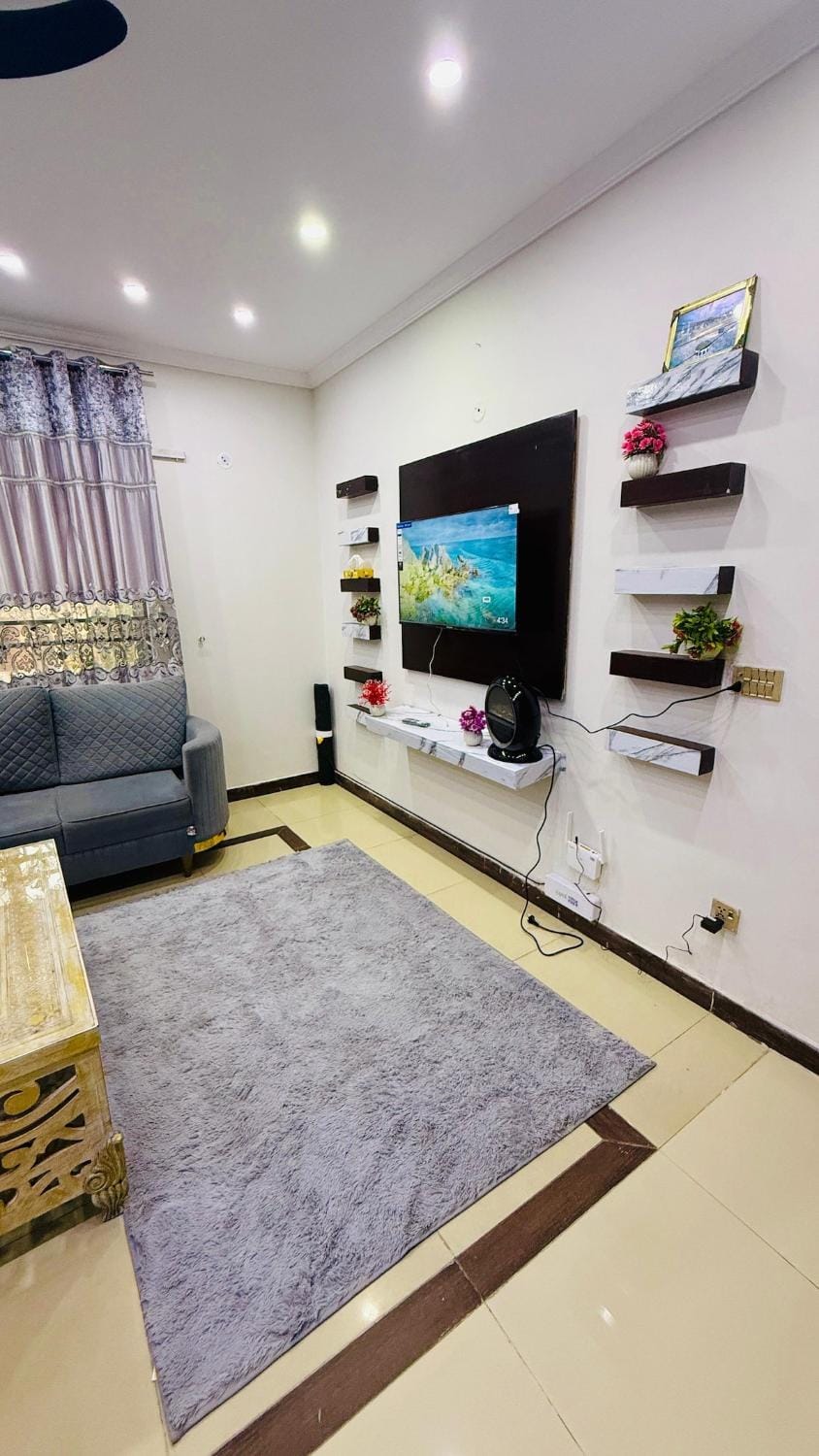 Communal lounge/ TV room, TV and multimedia, Living room, Seating area, Evening entertainment