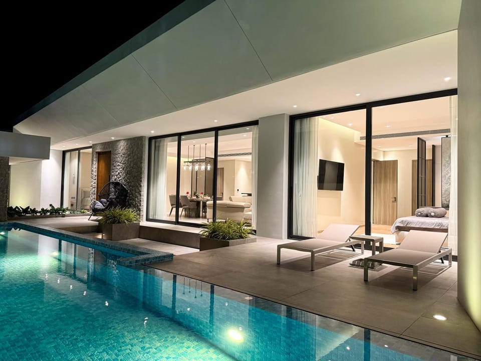 Patio, Balcony/Terrace, Swimming pool, Swimming pool, sunbed