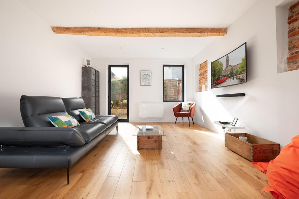 Communal lounge/ TV room, Living room
