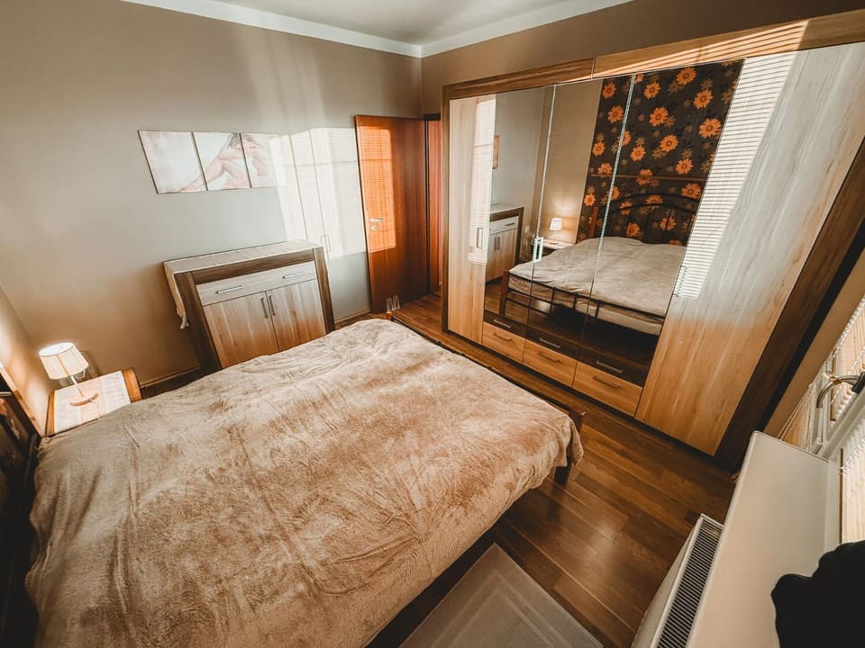 Bedroom, wardrobe