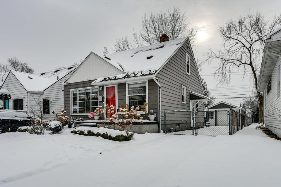 Mid-Century Family Bungalow Desirable Birmingham! House in Royal Oak