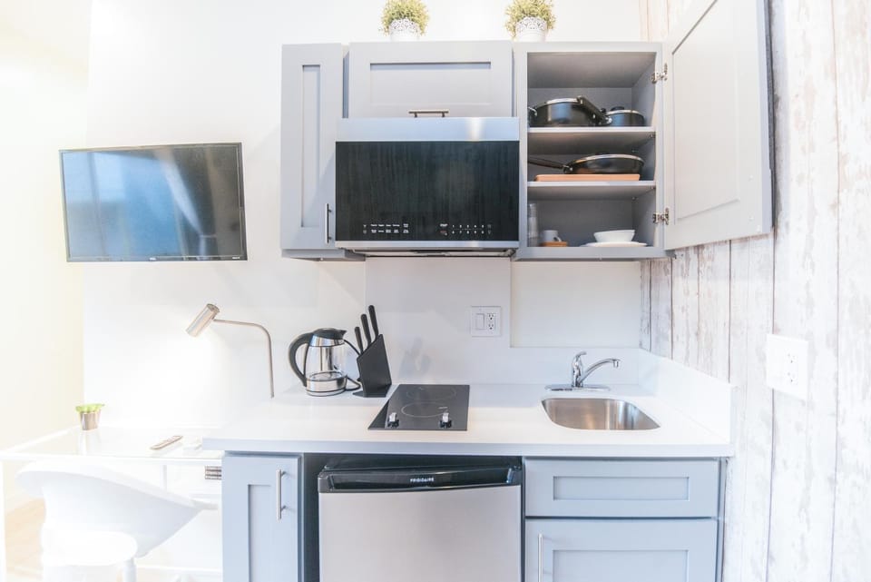 Kitchen or kitchenette