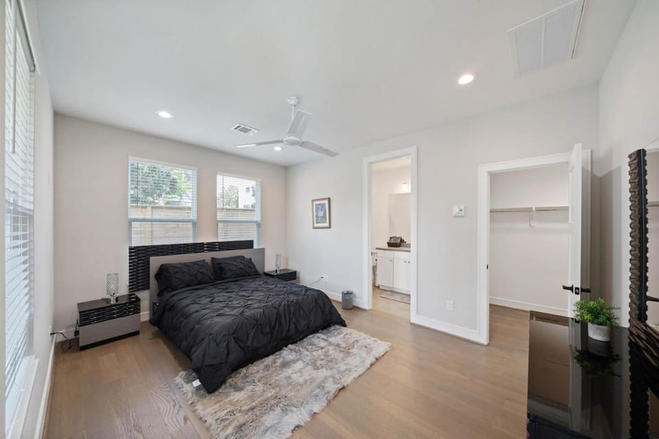 Luxury Executive Suite at the Galleria Apartment in Houston