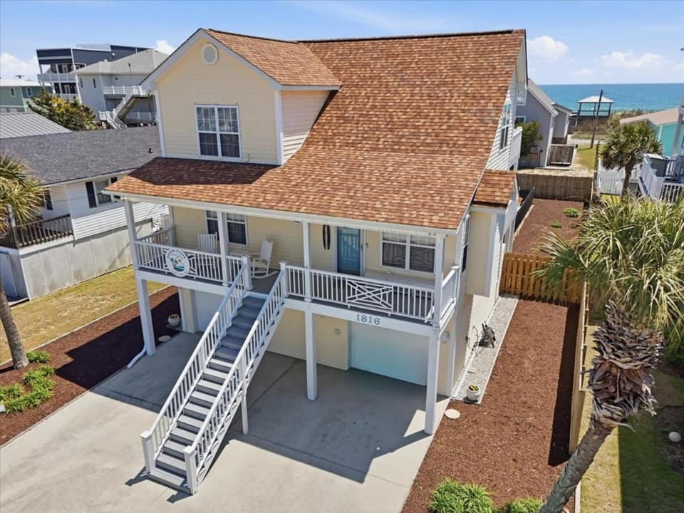 Property building, Day, Bird's eye view, Sea view, Parking