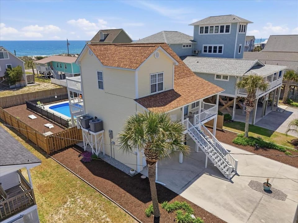 Property building, Day, Bird's eye view, Beach, Swimming pool, Parking