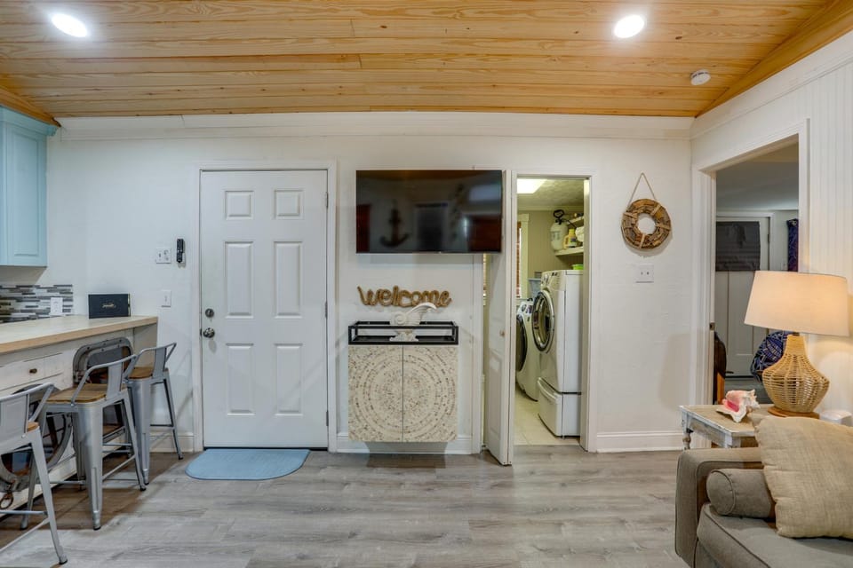 1 Mi to Festivals! Grand Isle Getaway w/ Deck House in Grand Isle